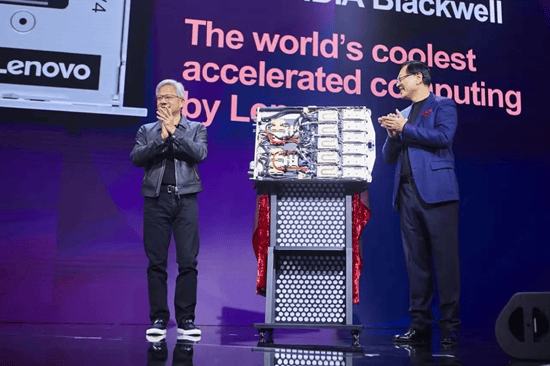 史上最盛大Tech World！联想用“巨型球幕”剧透AI世界杯