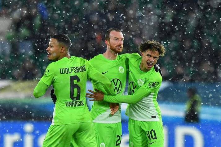 德甲激战：奥格斯堡主场发力，柏林联能否客场逆袭？