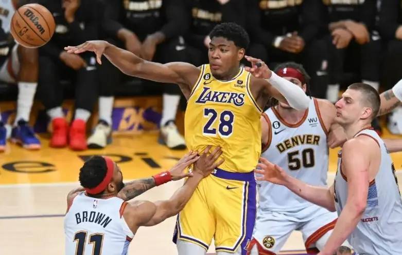 再见里夫斯!火箭、湖人、爵士和热火酝酿四方交易,2米01前空降休斯顿