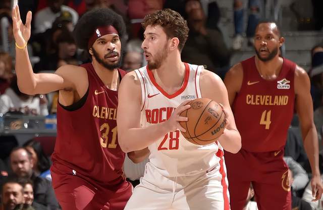 牛掰!官宣:休斯顿火箭仅用一年240万签下33+6悍将