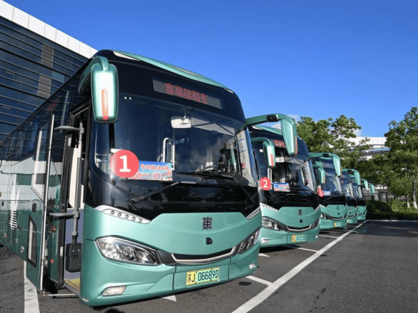 盐城推出“苏超”公交免费定制专线 直达盐城奥体中心