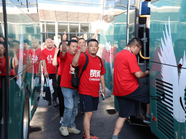 盐城推出“苏超”公交免费定制专线 直达盐城奥体中心