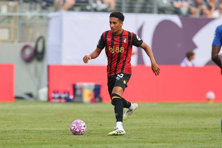 记者:利兹联有意伯恩茅斯后卫希尔,主帅法尔克对他很赏识