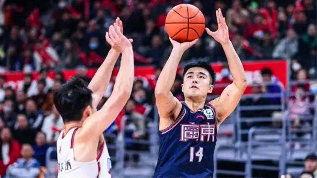 CBA三消息!杜锋爱徒拒绝百万年薪,曝赵睿加盟北京队,周琦拍手叫好