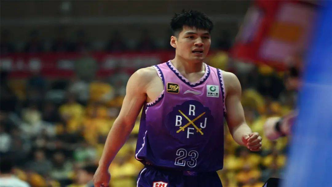 CBA三消息!杜锋爱徒拒绝百万年薪,曝赵睿加盟北京队,周琦拍手叫好