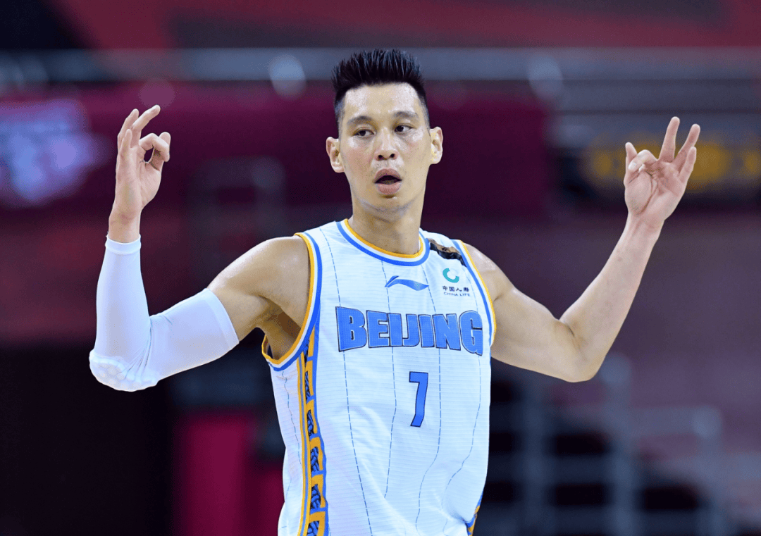 林书豪NBA生涯总薪资超6500万美元，曾获NBA总冠军，“林疯狂”名场面：面对科比轰38分