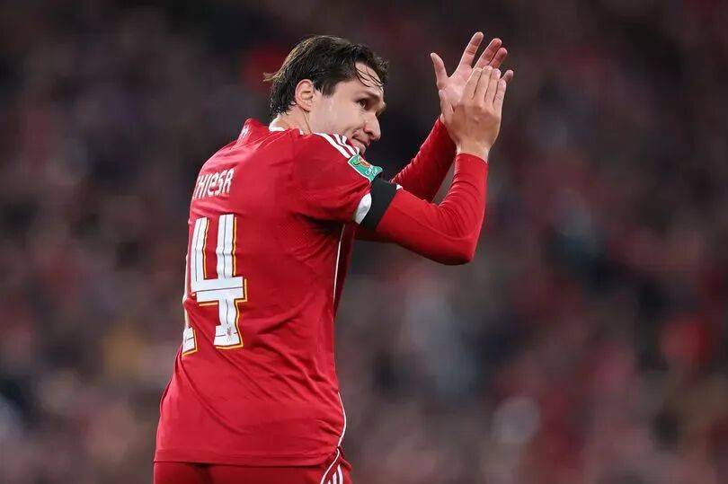 利物浦2-1南安普顿:双中锋破门 埃基蒂克无脑染红