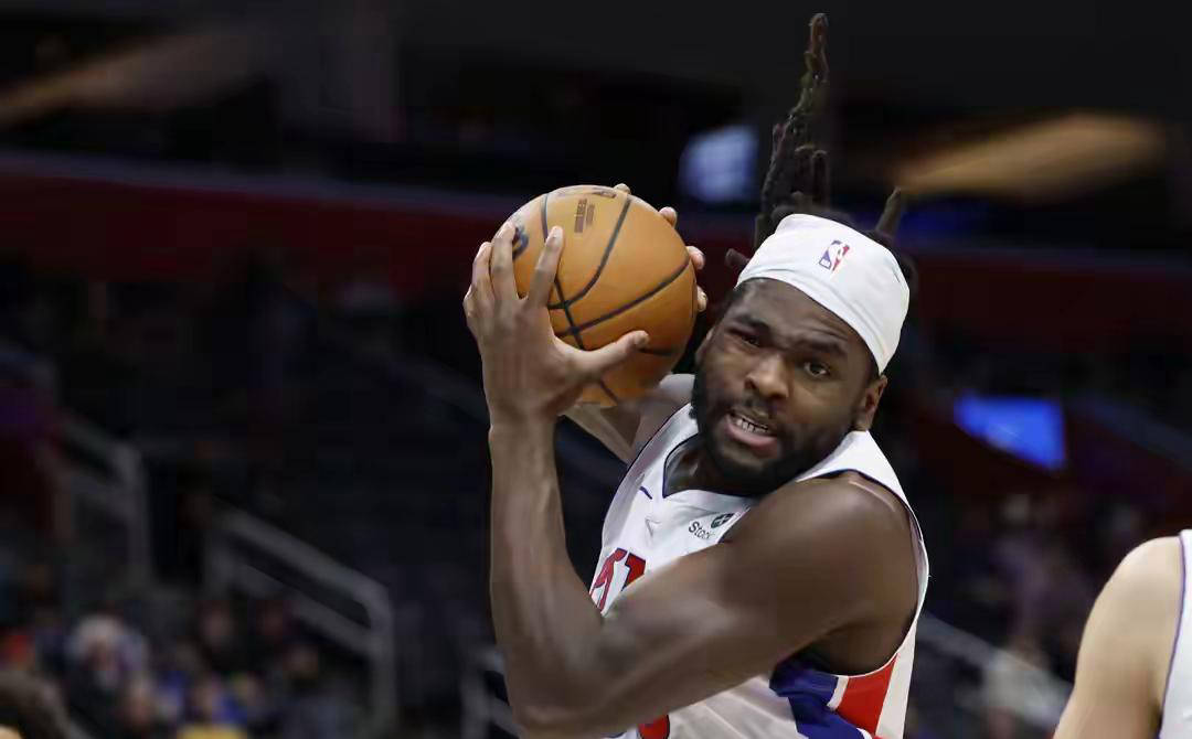 NBA常规赛:克利夫兰骑士116-95轻取底特律活塞,米切尔砍下35分