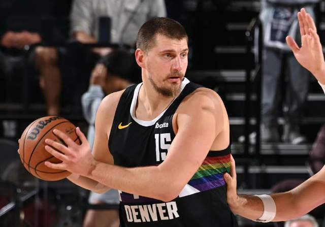 争夺西部第二，火箭队又伤两主力，约基奇试金申京，39岁老将待命