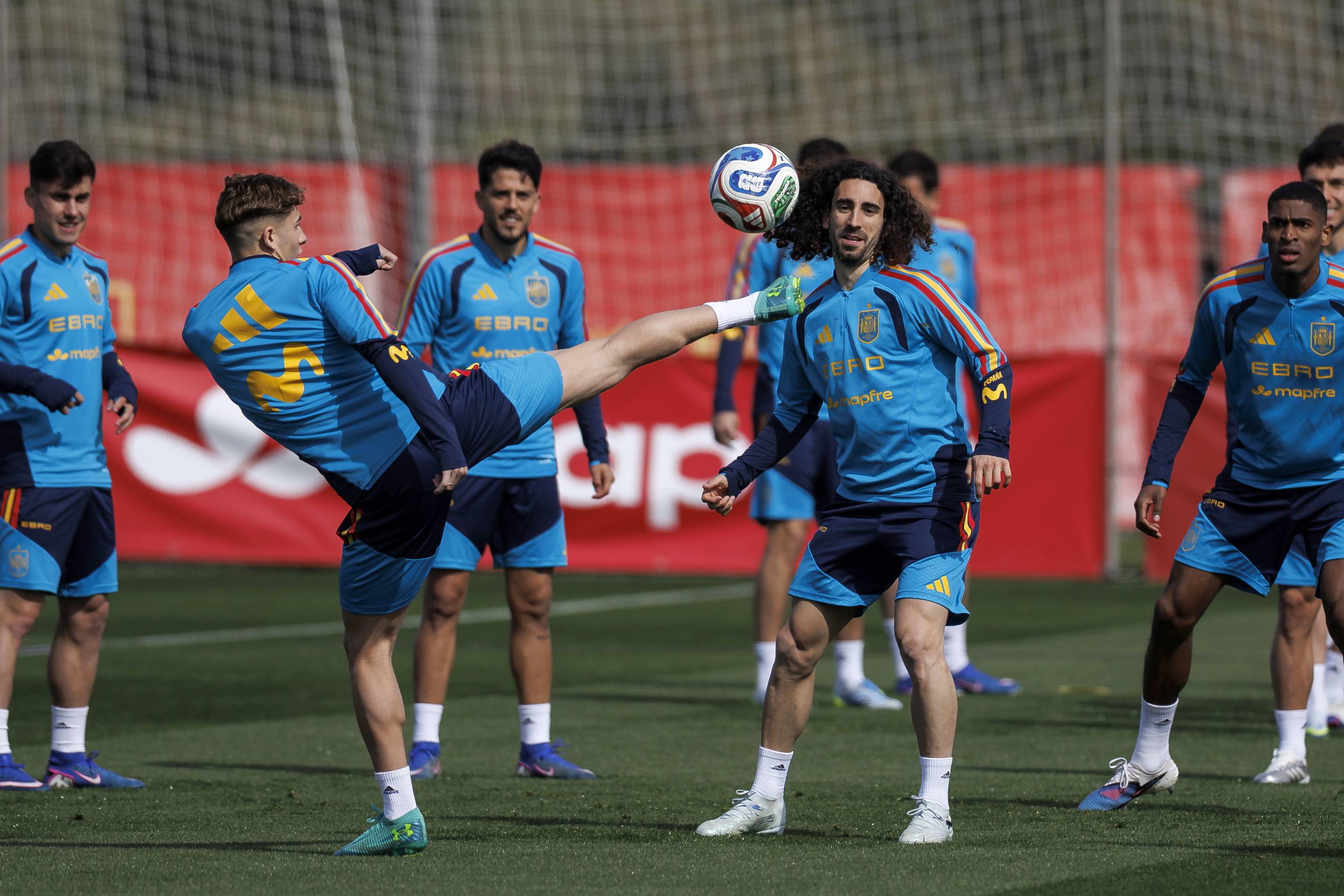 （外代二线）足球——西班牙队备战友谊赛